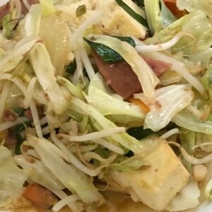 もやしと豚肉の中華風野菜炒め★隠し味はラー油